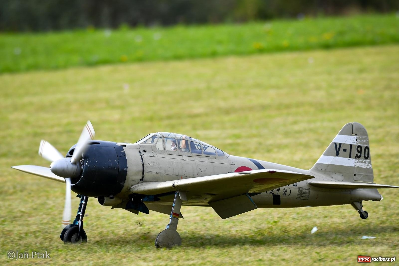 Zdjęcie w galerii na portalu naszraciborz.pl: Trwa RC AirShow. Nocne loty na finał soboty, w niedzielę wielka bitwa wiadomości z regionu