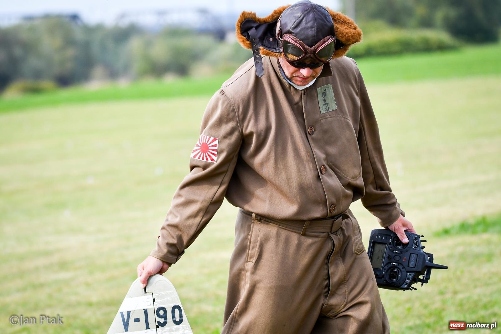 Zdjęcie w galerii na portalu naszraciborz.pl: Trwa RC AirShow. Nocne loty na finał soboty, w niedzielę wielka bitwa wiadomości z regionu