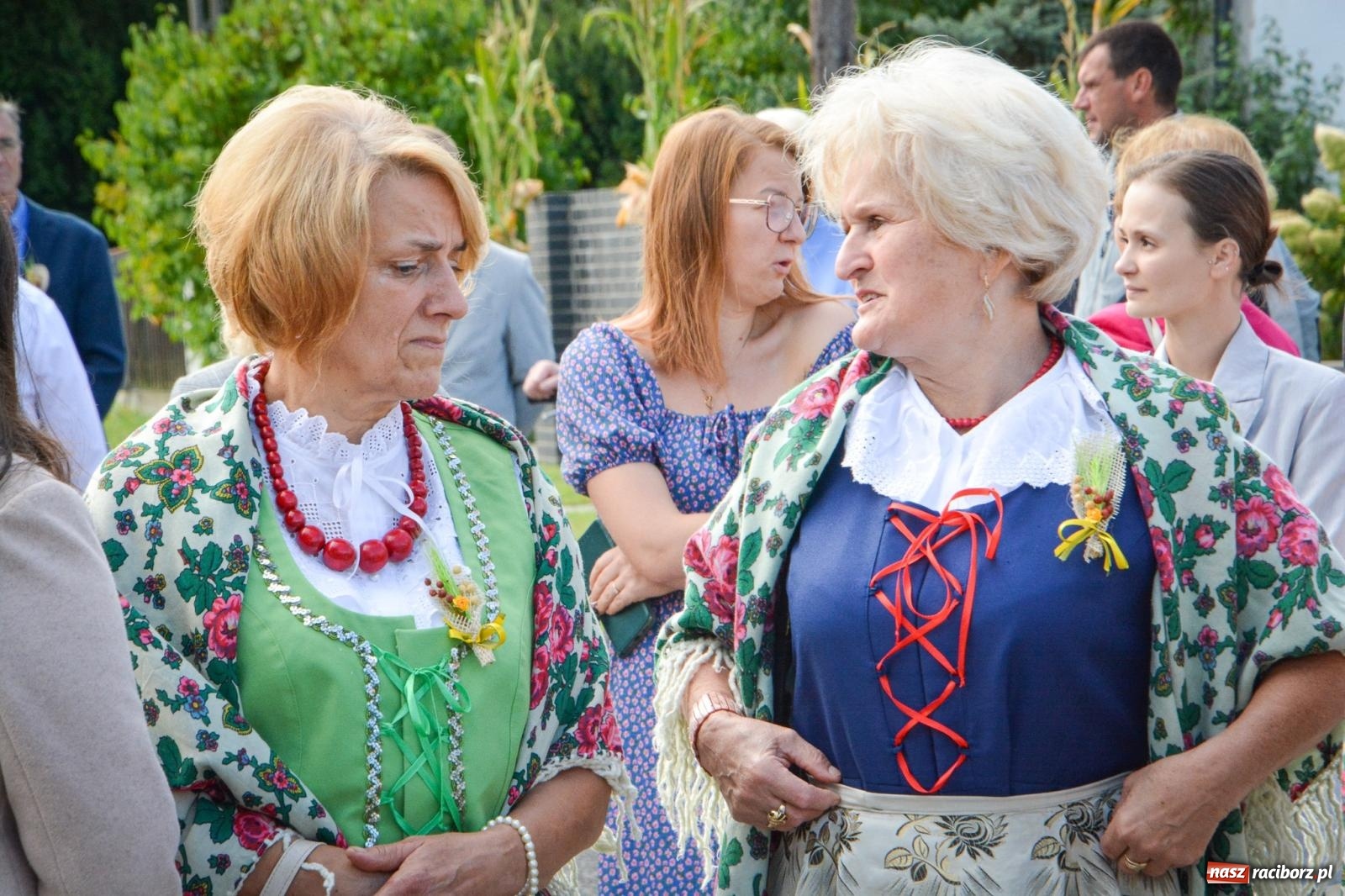Zdjęcie w galerii na portalu naszraciborz.pl: Tworków świętuje dożynki. Korowód przeszedł spod Złotego Kłosa do kościoła [FOTO i WIDEO] wiadomości z regionu