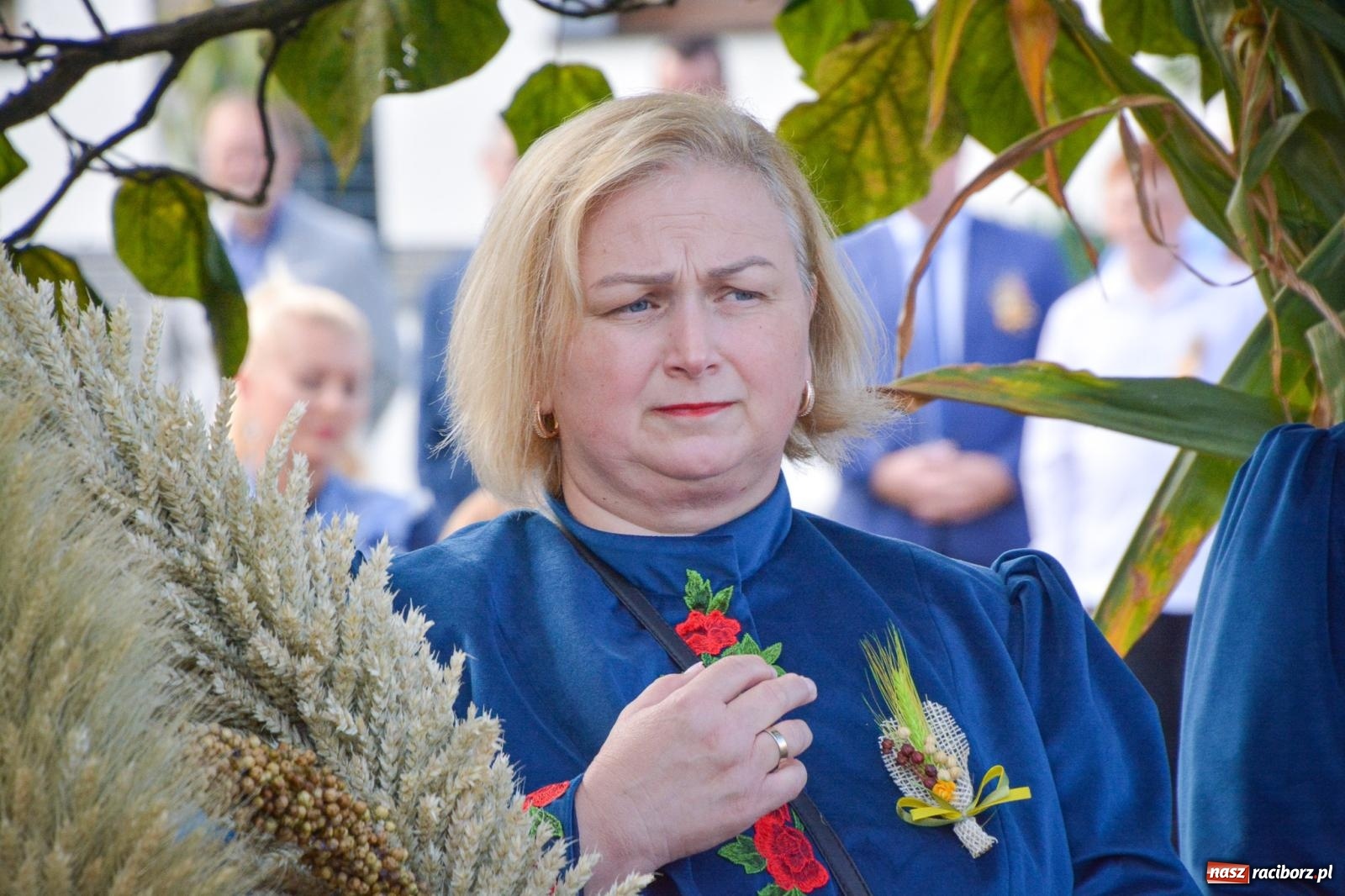 Zdjęcie w galerii na portalu naszraciborz.pl: Tworków świętuje dożynki. Korowód przeszedł spod Złotego Kłosa do kościoła [FOTO i WIDEO] wiadomości z regionu
