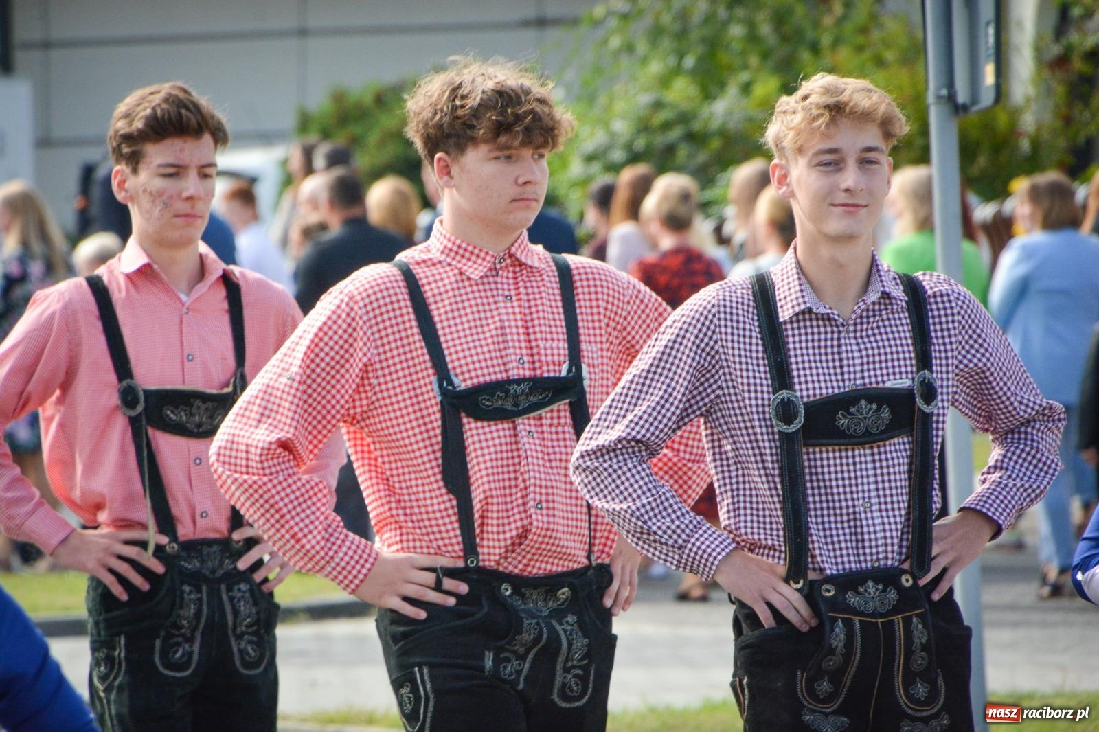 Zdjęcie w galerii na portalu naszraciborz.pl: Tworków świętuje dożynki. Korowód przeszedł spod Złotego Kłosa do kościoła [FOTO i WIDEO] wiadomości z regionu