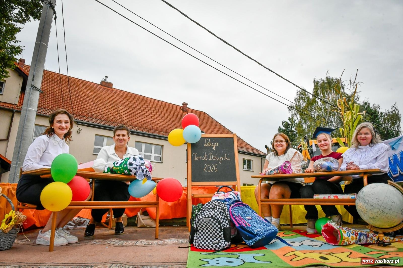 Zdjęcie w galerii na portalu naszraciborz.pl: Samborowice dożynki mają i Trumpa na nie zapraszają. Korowód przeszedł przez wieś wiadomości z regionu