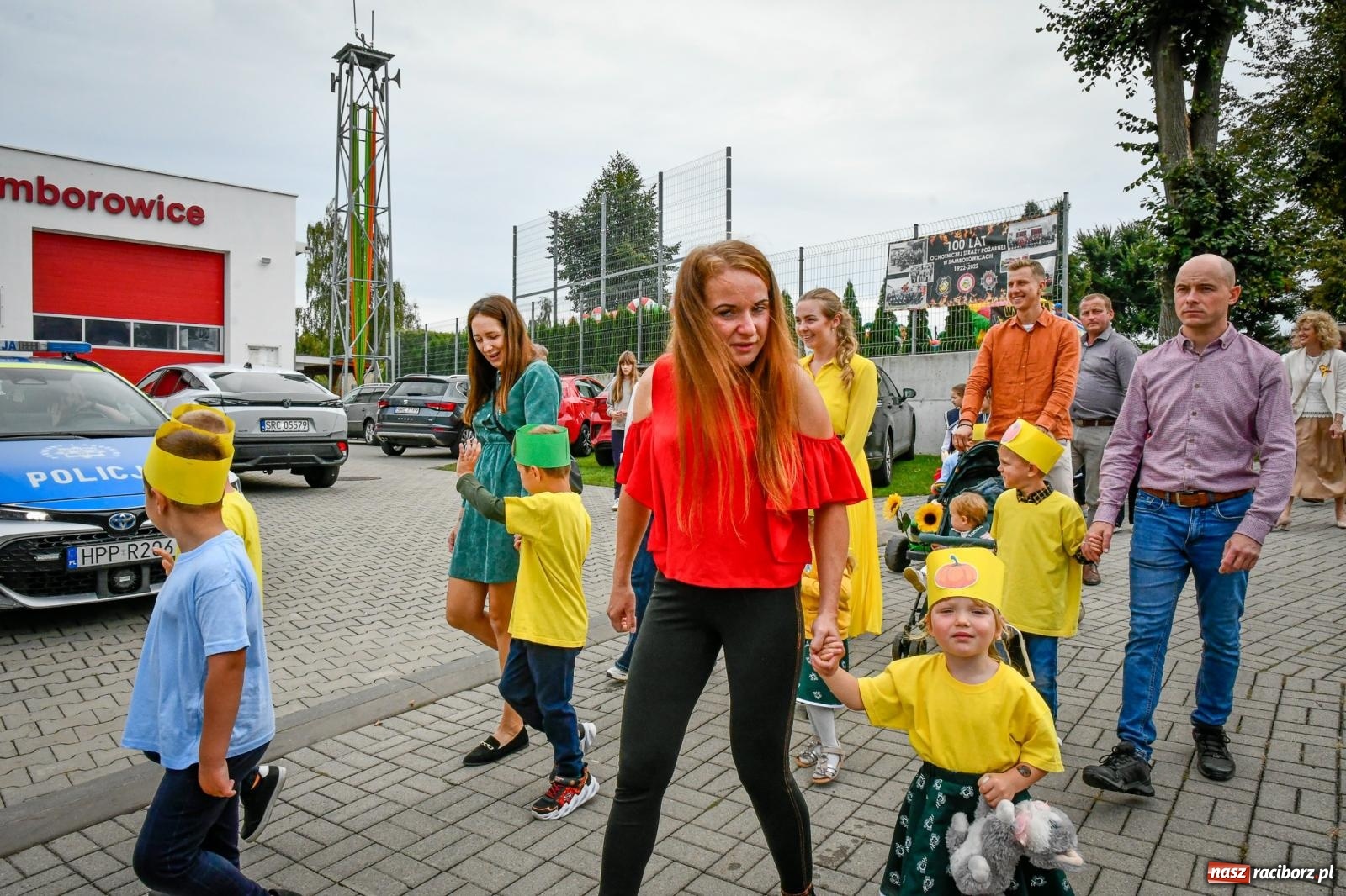 Zdjęcie w galerii na portalu naszraciborz.pl: Samborowice dożynki mają i Trumpa na nie zapraszają. Korowód przeszedł przez wieś wiadomości z regionu