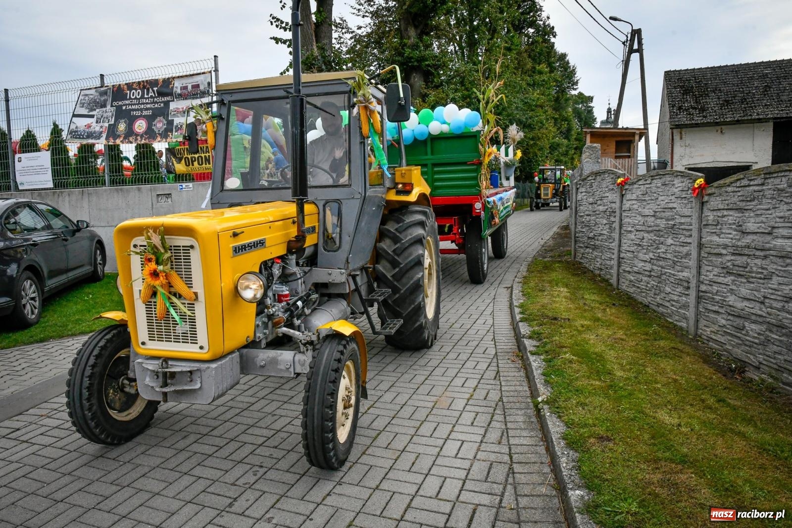 Zdjęcie w galerii na portalu naszraciborz.pl: Samborowice dożynki mają i Trumpa na nie zapraszają. Korowód przeszedł przez wieś wiadomości z regionu
