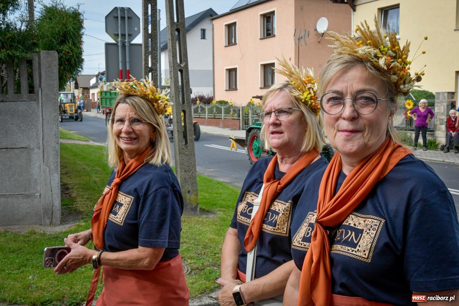 Zdjęcie w galerii na portalu naszraciborz.pl: Samborowice dożynki mają i Trumpa na nie zapraszają. Korowód przeszedł przez wieś wiadomości z regionu