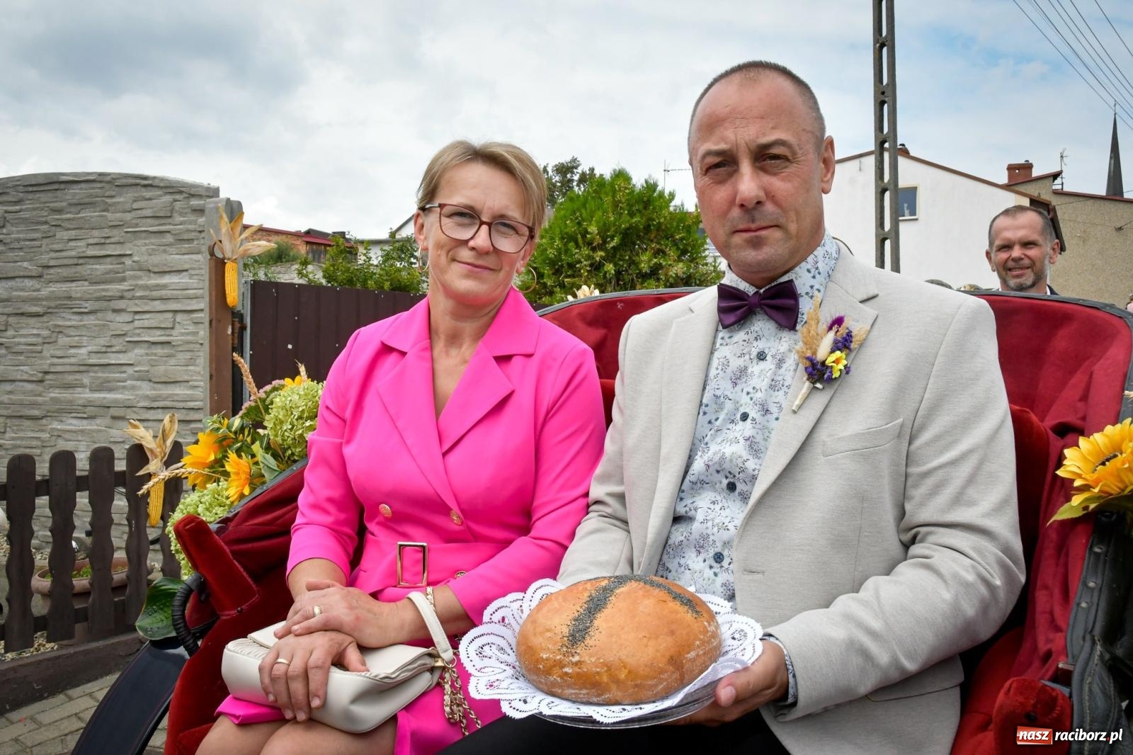 Zdjęcie w galerii na portalu naszraciborz.pl: Tradycyjne Święto Plonów w Borucinie: Barwny korowód i wspólne świętowanie mieszkańców wiadomości z regionu