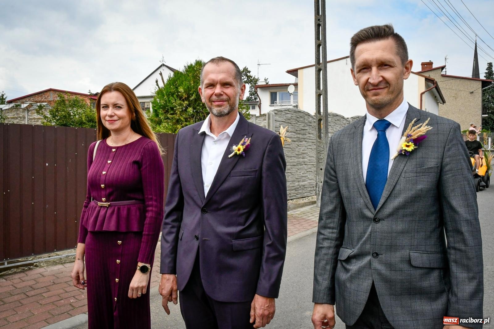 Zdjęcie w galerii na portalu naszraciborz.pl: Tradycyjne Święto Plonów w Borucinie: Barwny korowód i wspólne świętowanie mieszkańców wiadomości z regionu
