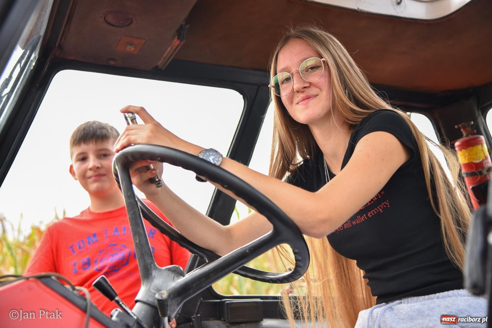 Zdjęcie w galerii na portalu naszraciborz.pl: Dożynki w Gamowie: korowód pokazał potęgę mechanizacji rolnictwa wiadomości z regionu