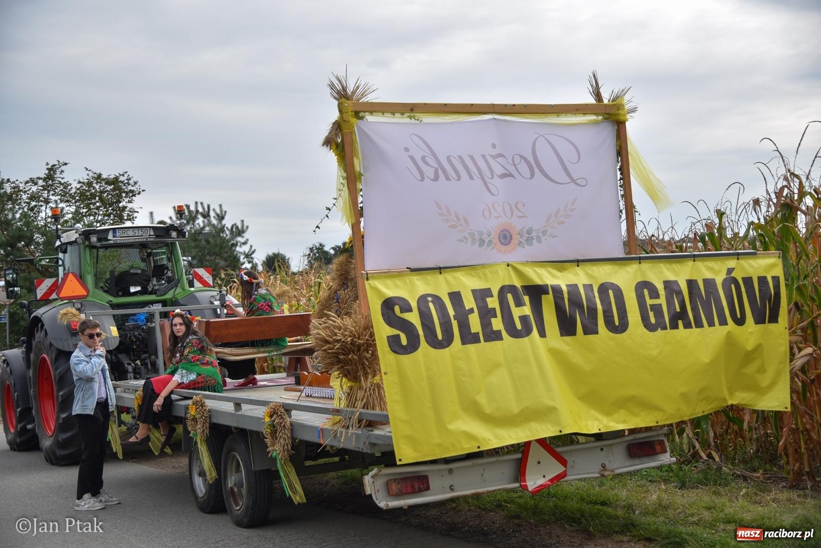 Zdjęcie w galerii na portalu naszraciborz.pl: Dożynki w Gamowie: korowód pokazał potęgę mechanizacji rolnictwa wiadomości z regionu