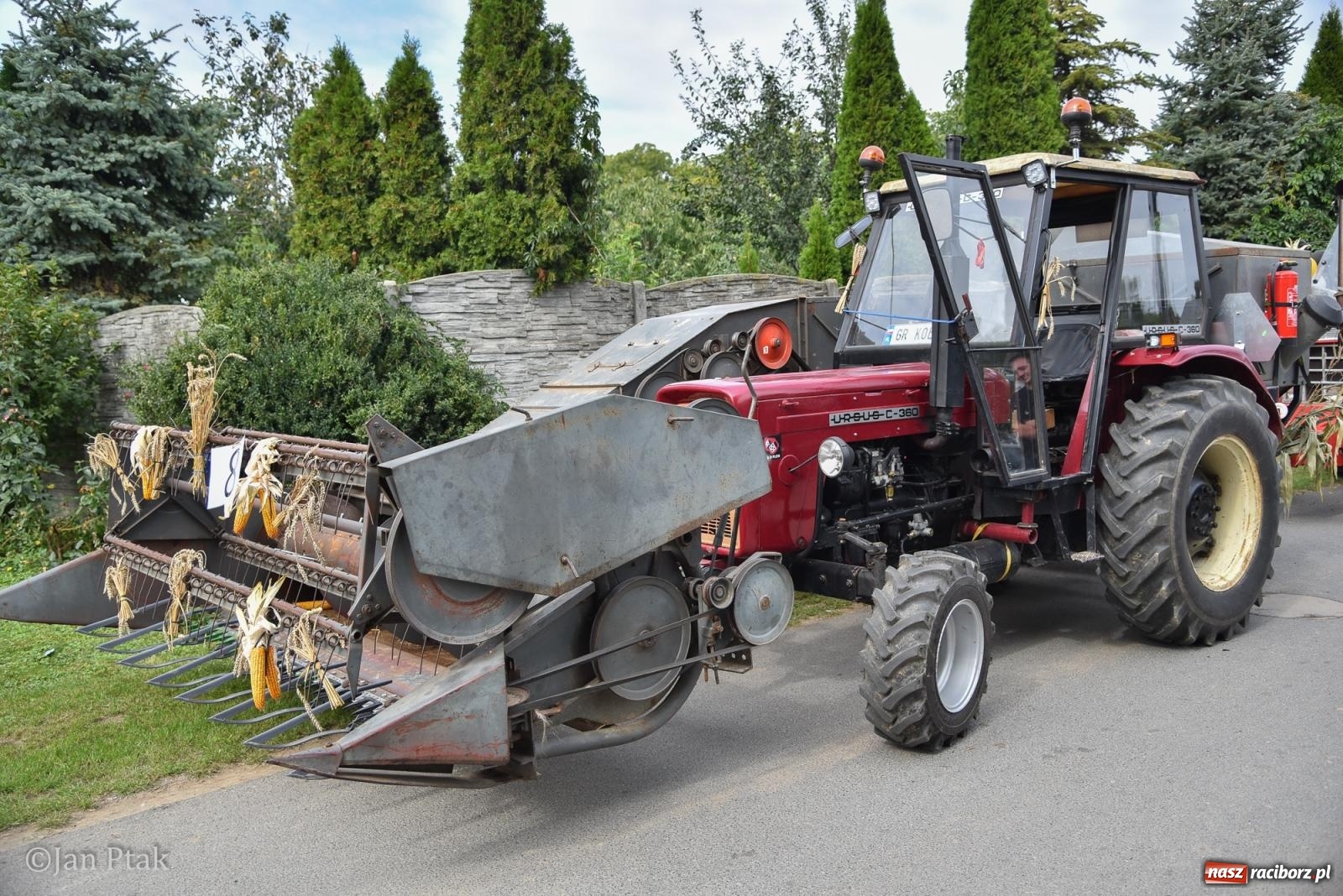 Zdjęcie w galerii na portalu naszraciborz.pl: Dożynki w Gamowie: korowód pokazał potęgę mechanizacji rolnictwa wiadomości z regionu