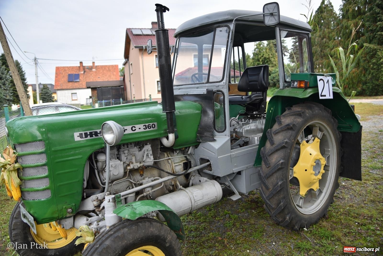 Zdjęcie w galerii na portalu naszraciborz.pl: Dożynki w Gamowie: korowód pokazał potęgę mechanizacji rolnictwa wiadomości z regionu