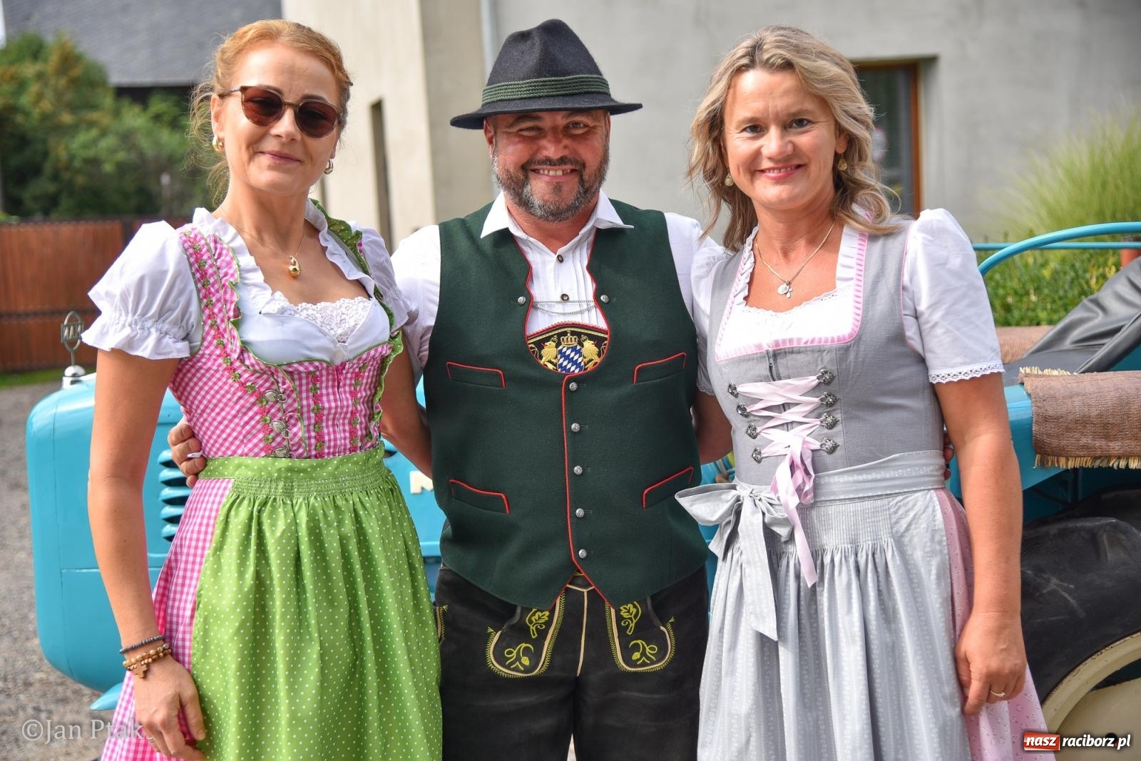 Zdjęcie w galerii na portalu naszraciborz.pl: Dożynki w Gamowie: korowód pokazał potęgę mechanizacji rolnictwa wiadomości z regionu