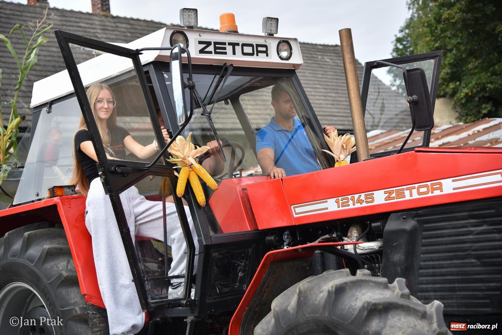 Zdjęcie w galerii na portalu naszraciborz.pl: Dożynki w Gamowie: korowód pokazał potęgę mechanizacji rolnictwa wiadomości z regionu