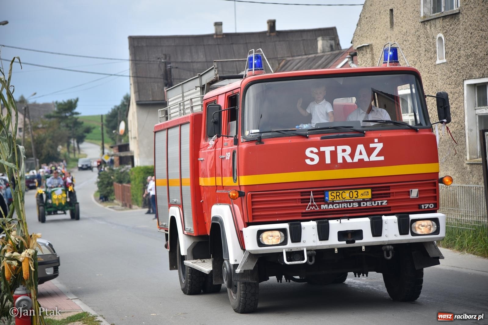 Zdjęcie w galerii na portalu naszraciborz.pl: Dożynki w Gamowie: korowód pokazał potęgę mechanizacji rolnictwa wiadomości z regionu