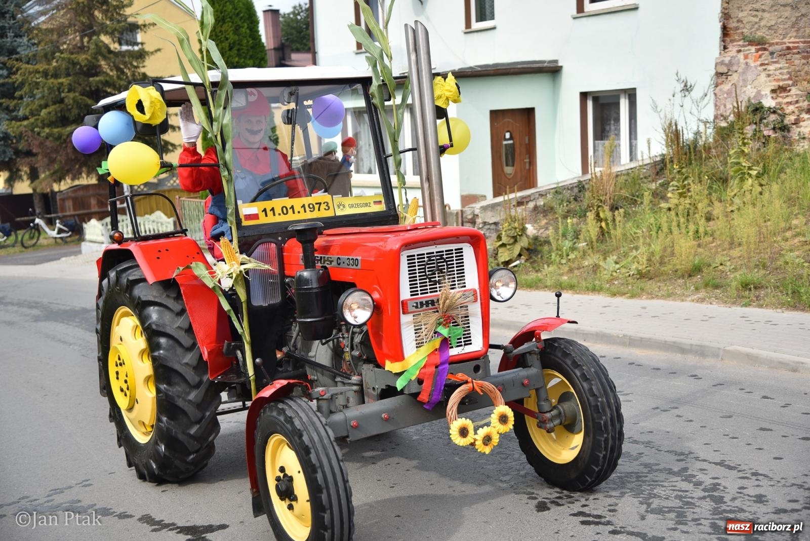 Zdjęcie w galerii na portalu naszraciborz.pl: Dożynki w Gamowie: korowód pokazał potęgę mechanizacji rolnictwa wiadomości z regionu