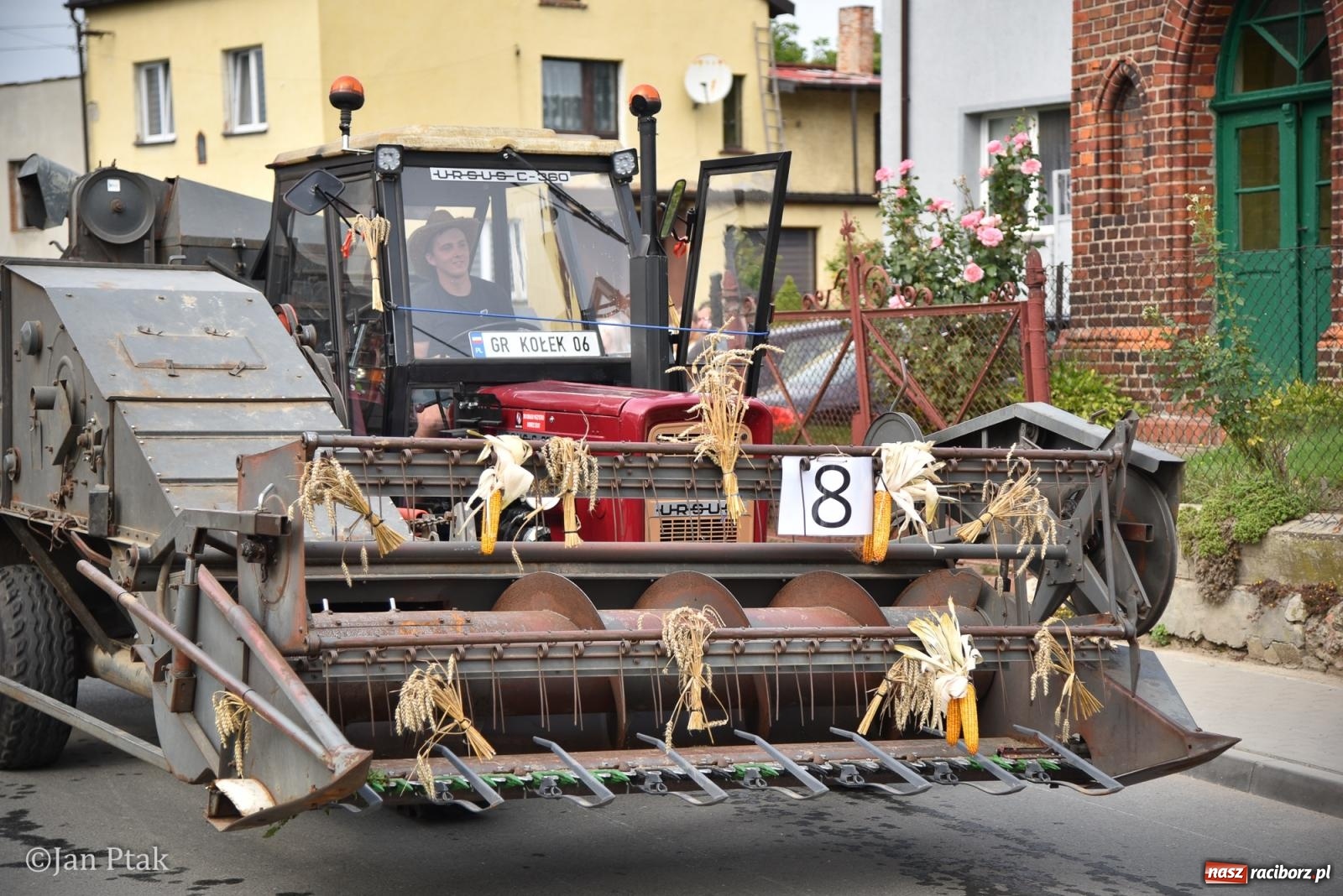 Zdjęcie w galerii na portalu naszraciborz.pl: Dożynki w Gamowie: korowód pokazał potęgę mechanizacji rolnictwa wiadomości z regionu