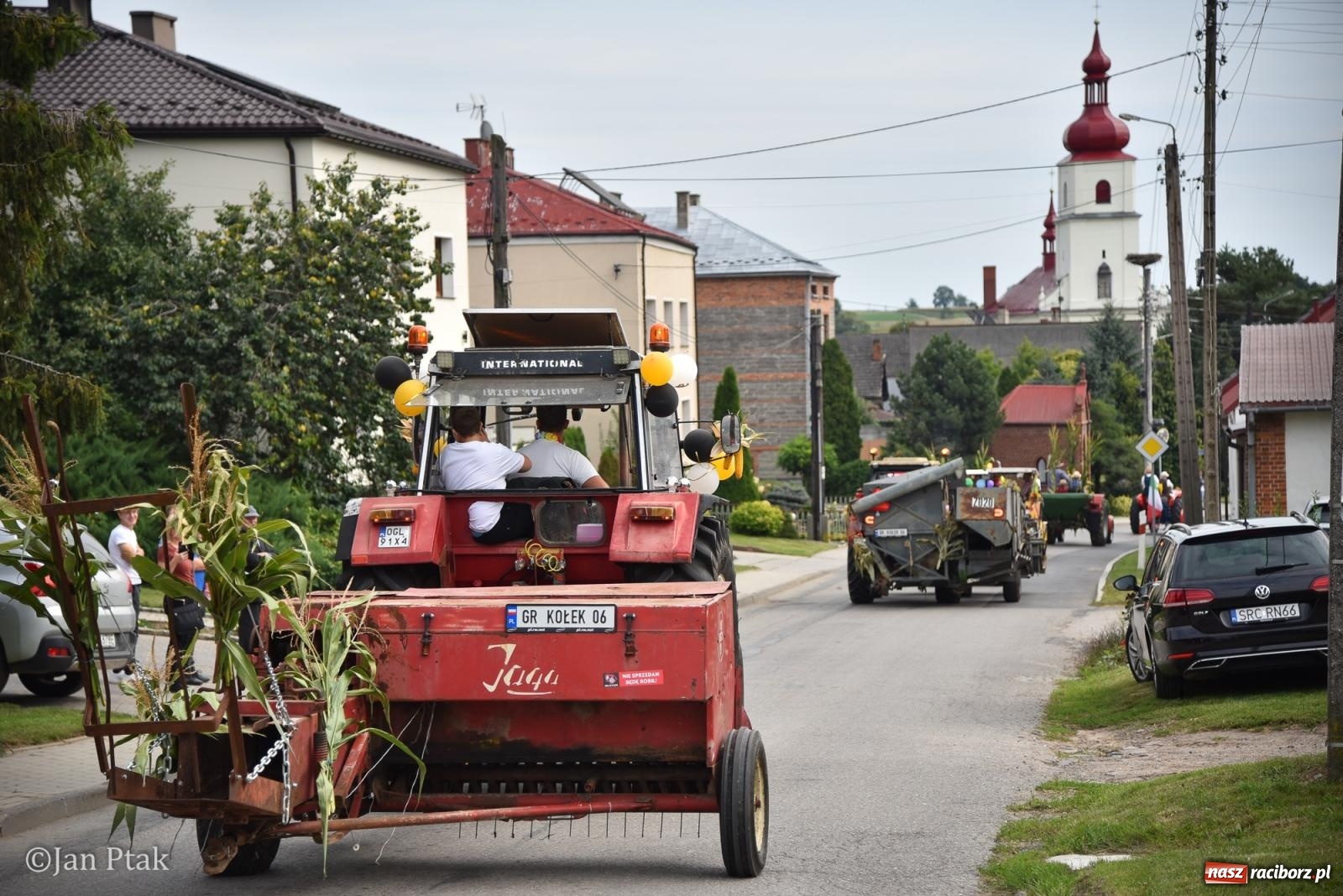 Zdjęcie w galerii na portalu naszraciborz.pl: Dożynki w Gamowie: korowód pokazał potęgę mechanizacji rolnictwa wiadomości z regionu