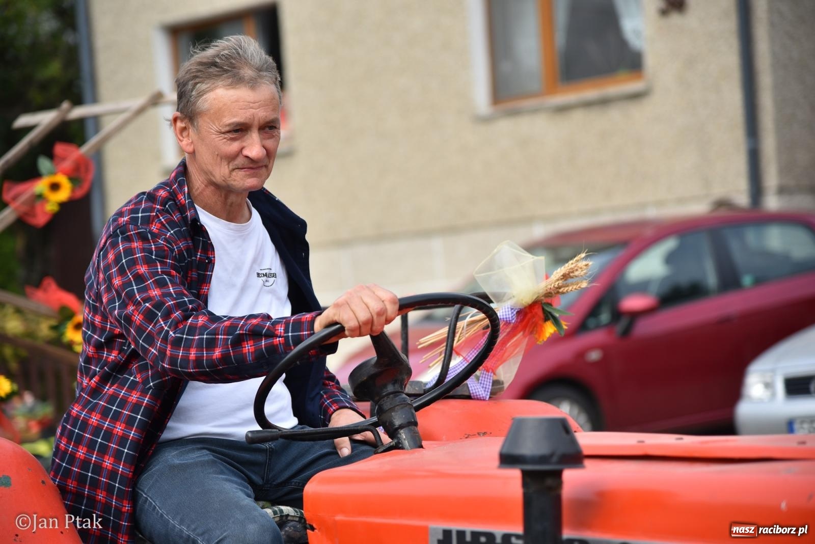 Zdjęcie w galerii na portalu naszraciborz.pl: Dożynki w Gamowie: korowód pokazał potęgę mechanizacji rolnictwa wiadomości z regionu