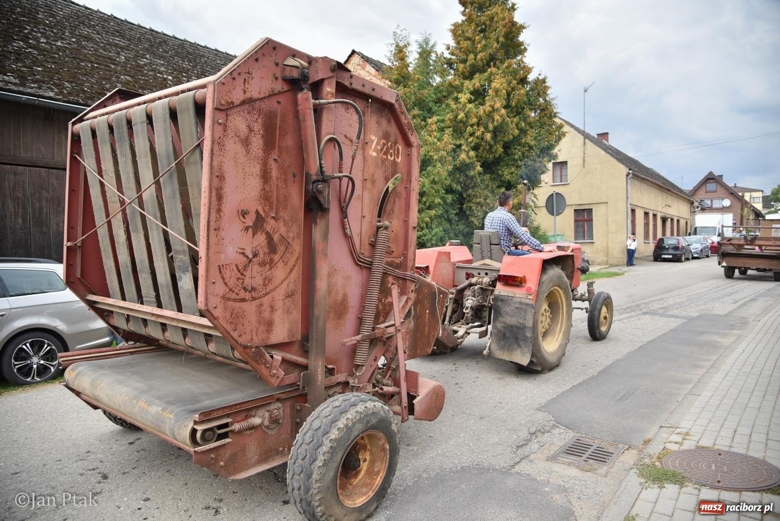 Zdjęcie w galerii na portalu naszraciborz.pl: Dożynki w Gamowie: korowód pokazał potęgę mechanizacji rolnictwa wiadomości z regionu