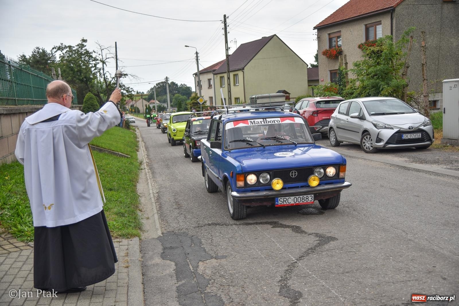 Zdjęcie w galerii na portalu naszraciborz.pl: Dożynki w Gamowie: korowód pokazał potęgę mechanizacji rolnictwa wiadomości z regionu