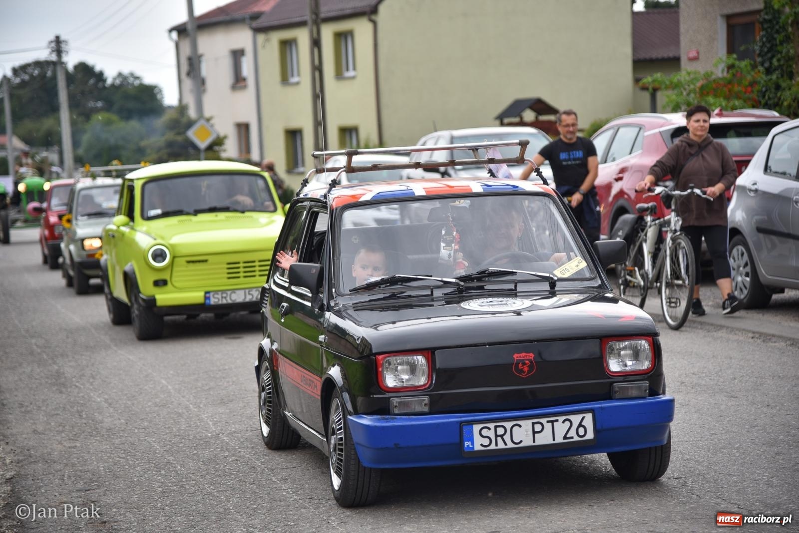 Zdjęcie w galerii na portalu naszraciborz.pl: Dożynki w Gamowie: korowód pokazał potęgę mechanizacji rolnictwa wiadomości z regionu