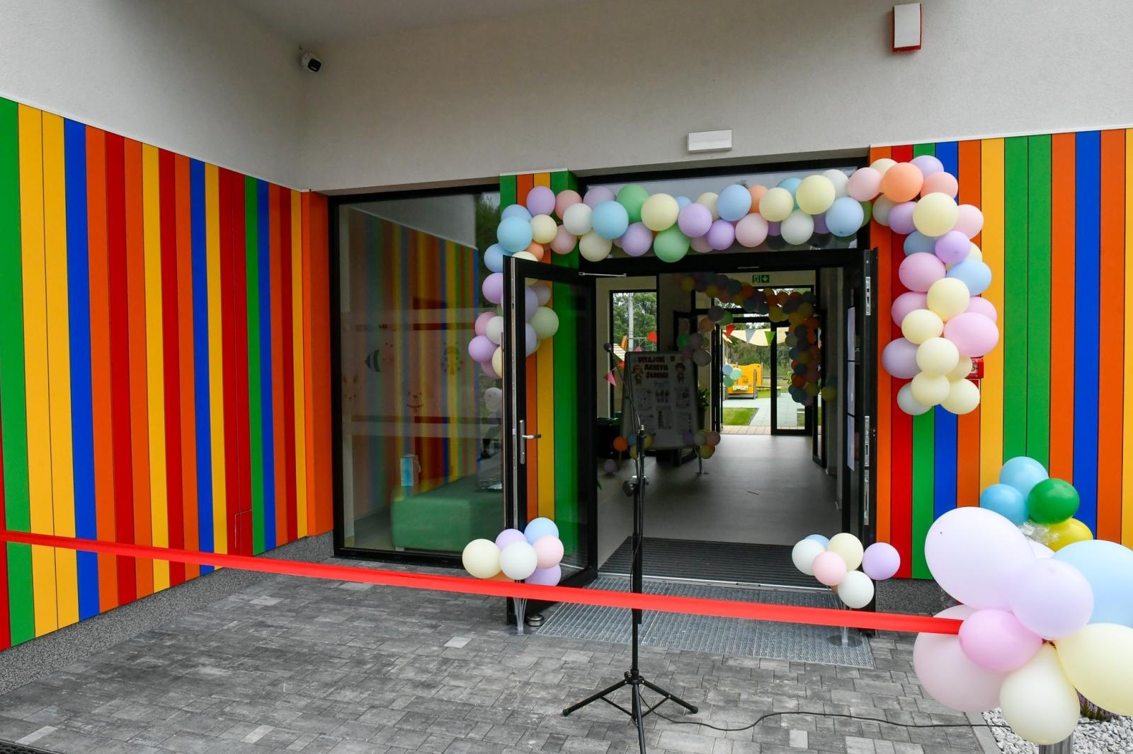Zdjęcie w galerii na portalu naszraciborz.pl: Pierwszy żłobek w Pietrowicach Wielkich oficjalnie otwarty. Ma służyć rodzinom i wspierać ich rozwój wiadomości z regionu