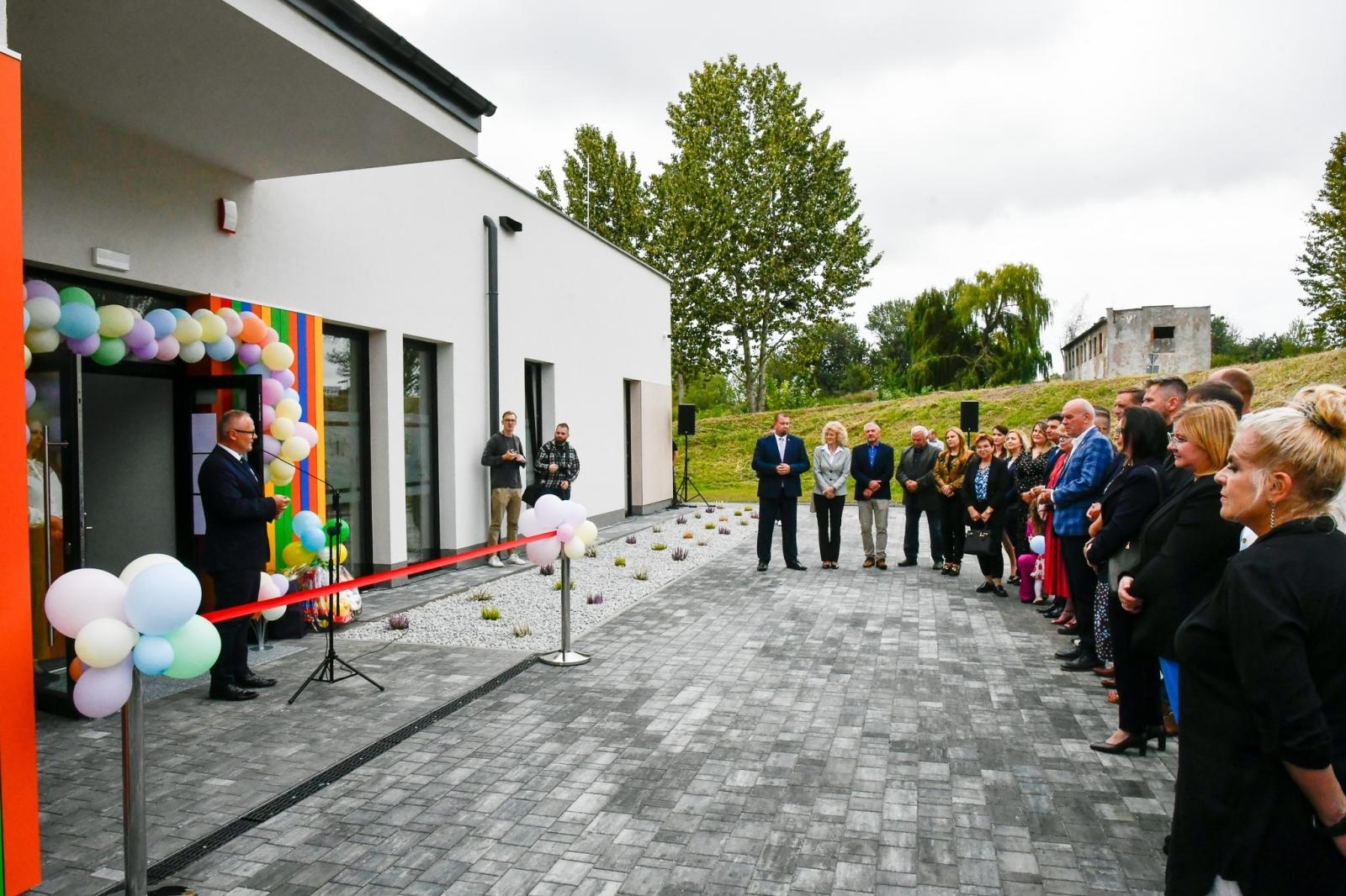 Zdjęcie w galerii na portalu naszraciborz.pl: Pierwszy żłobek w Pietrowicach Wielkich oficjalnie otwarty. Ma służyć rodzinom i wspierać ich rozwój wiadomości z regionu