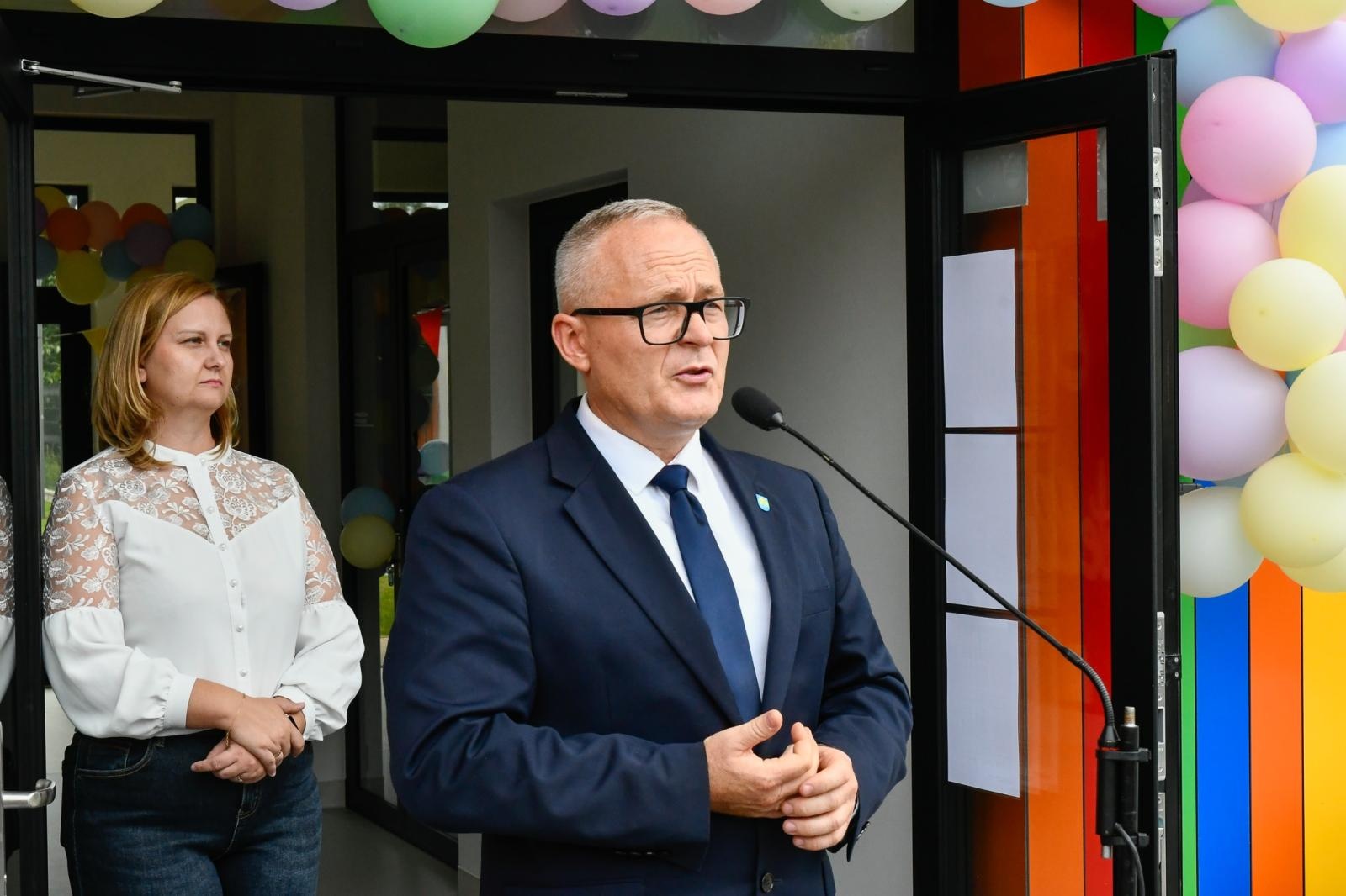 Zdjęcie w galerii na portalu naszraciborz.pl: Pierwszy żłobek w Pietrowicach Wielkich oficjalnie otwarty. Ma służyć rodzinom i wspierać ich rozwój wiadomości z regionu