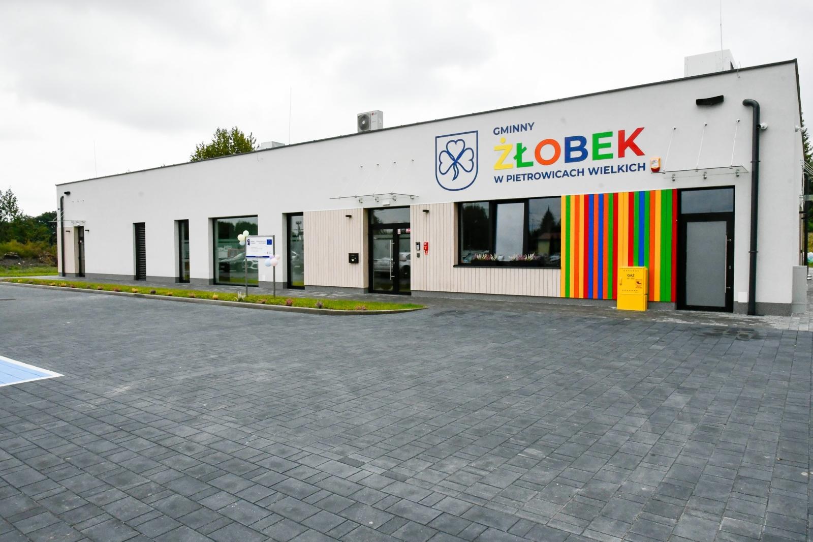 Zdjęcie w galerii na portalu naszraciborz.pl: Pierwszy żłobek w Pietrowicach Wielkich oficjalnie otwarty. Ma służyć rodzinom i wspierać ich rozwój wiadomości z regionu