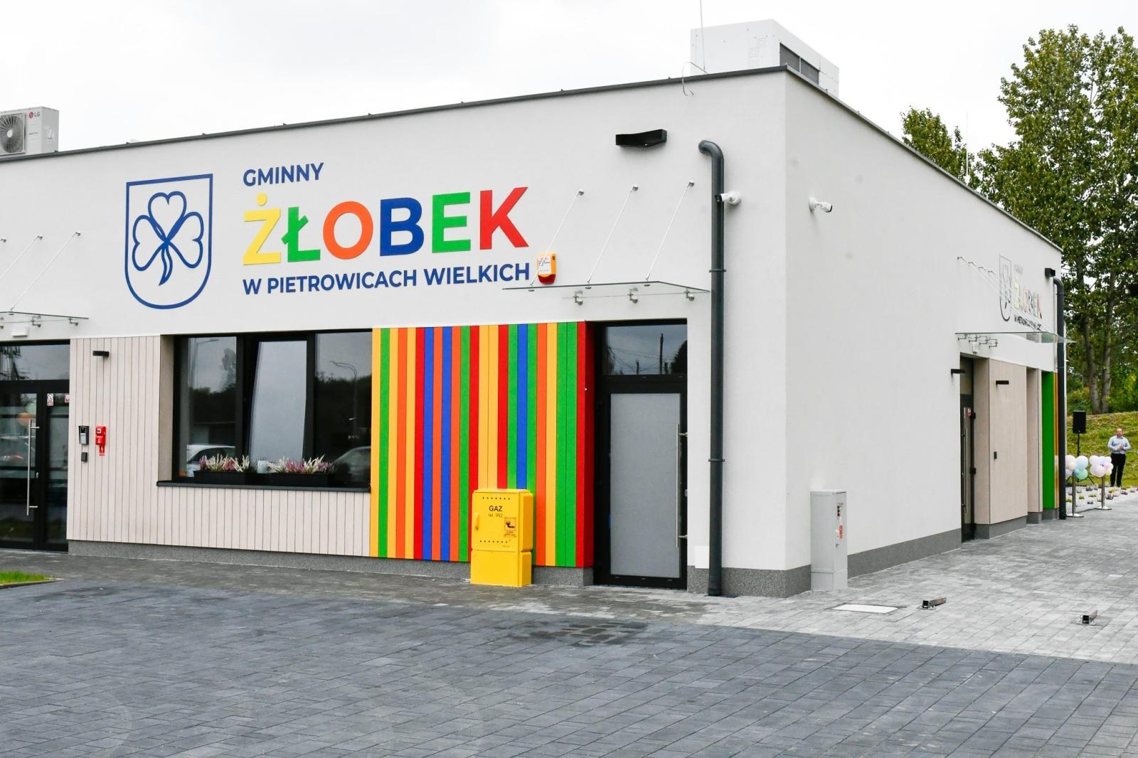 Zdjęcie w galerii na portalu naszraciborz.pl: Pierwszy żłobek w Pietrowicach Wielkich oficjalnie otwarty. Ma służyć rodzinom i wspierać ich rozwój wiadomości z regionu