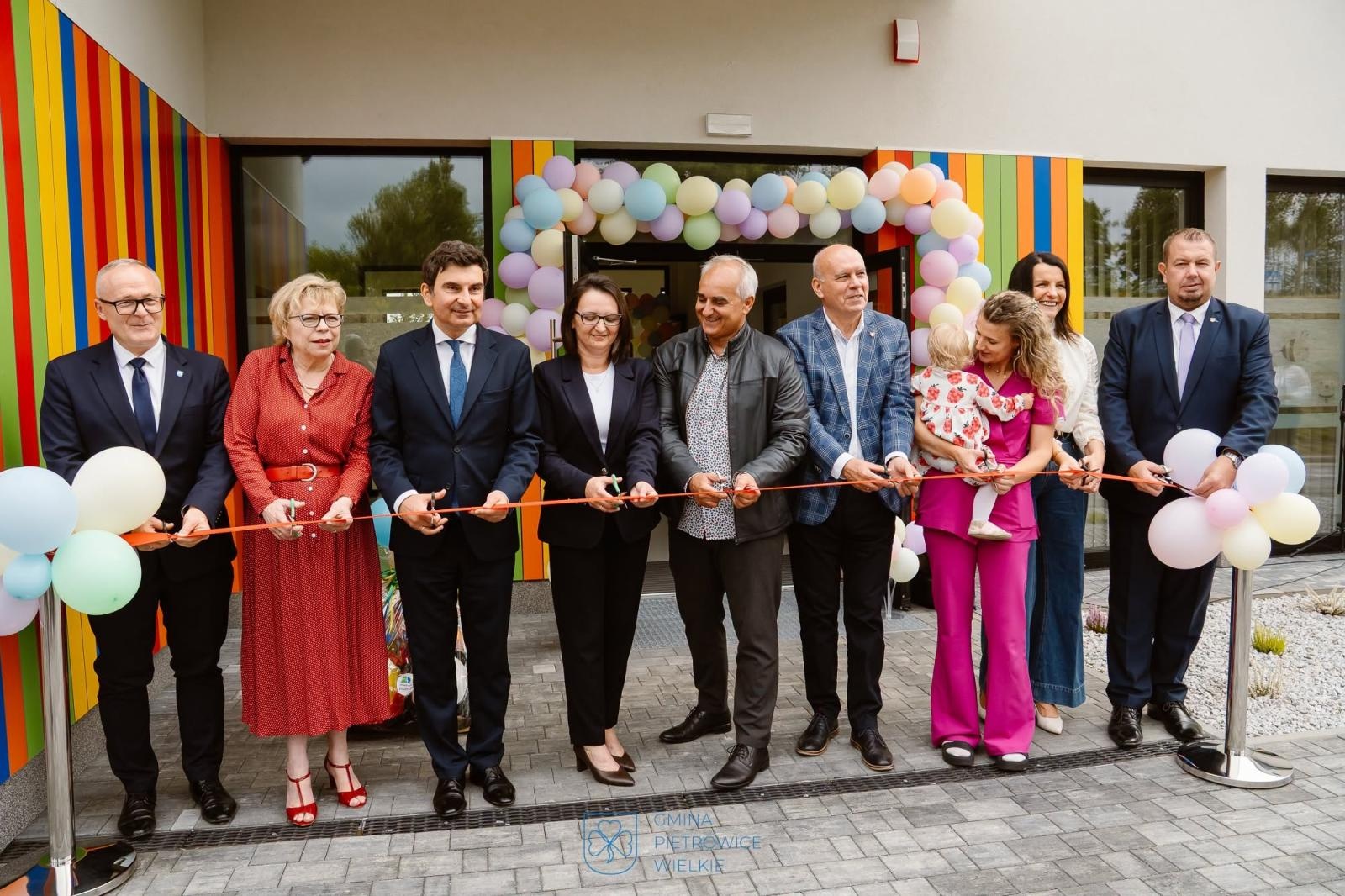 Zdjęcie w galerii na portalu naszraciborz.pl: Pierwszy żłobek w Pietrowicach Wielkich oficjalnie otwarty. Ma służyć rodzinom i wspierać ich rozwój wiadomości z regionu