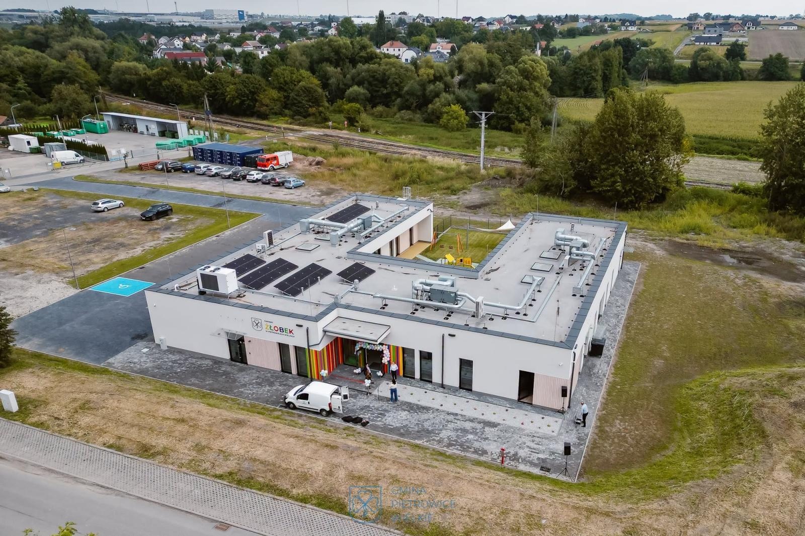 Zdjęcie w galerii na portalu naszraciborz.pl: Pierwszy żłobek w Pietrowicach Wielkich oficjalnie otwarty. Ma służyć rodzinom i wspierać ich rozwój wiadomości z regionu