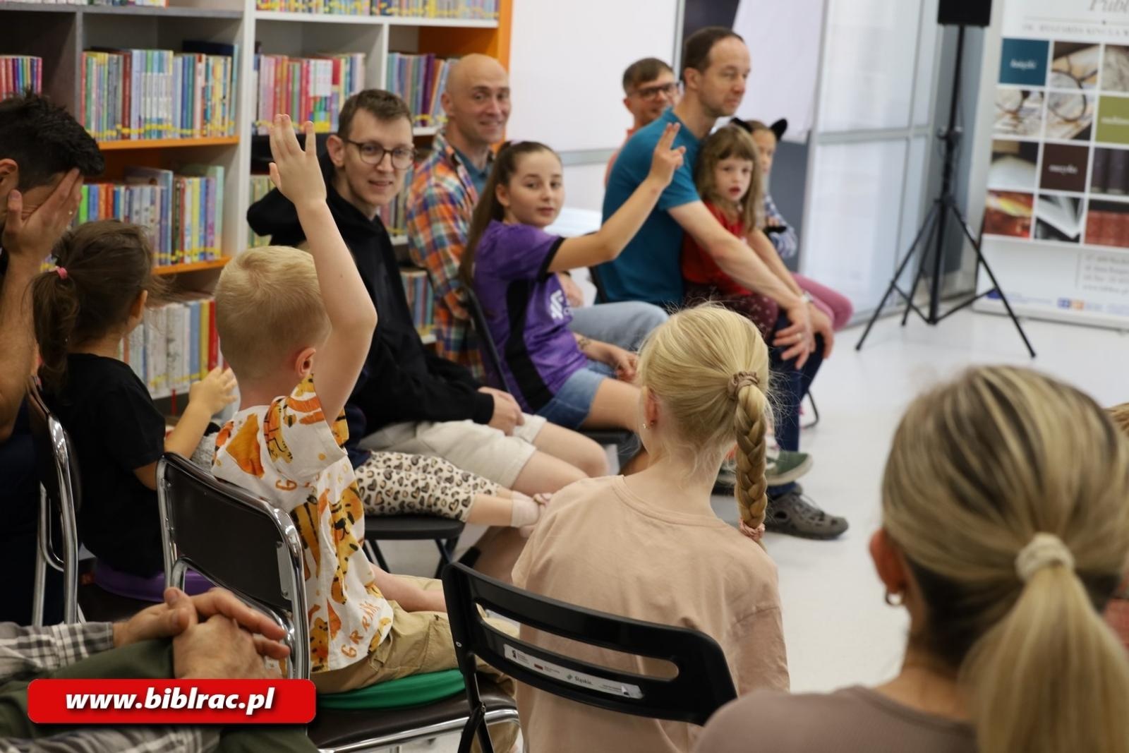 Zdjęcie w galerii na portalu naszraciborz.pl: Agama, koszatniczka i patyczak – wyjątkowi goście Klubu Ojca wiadomości z regionu