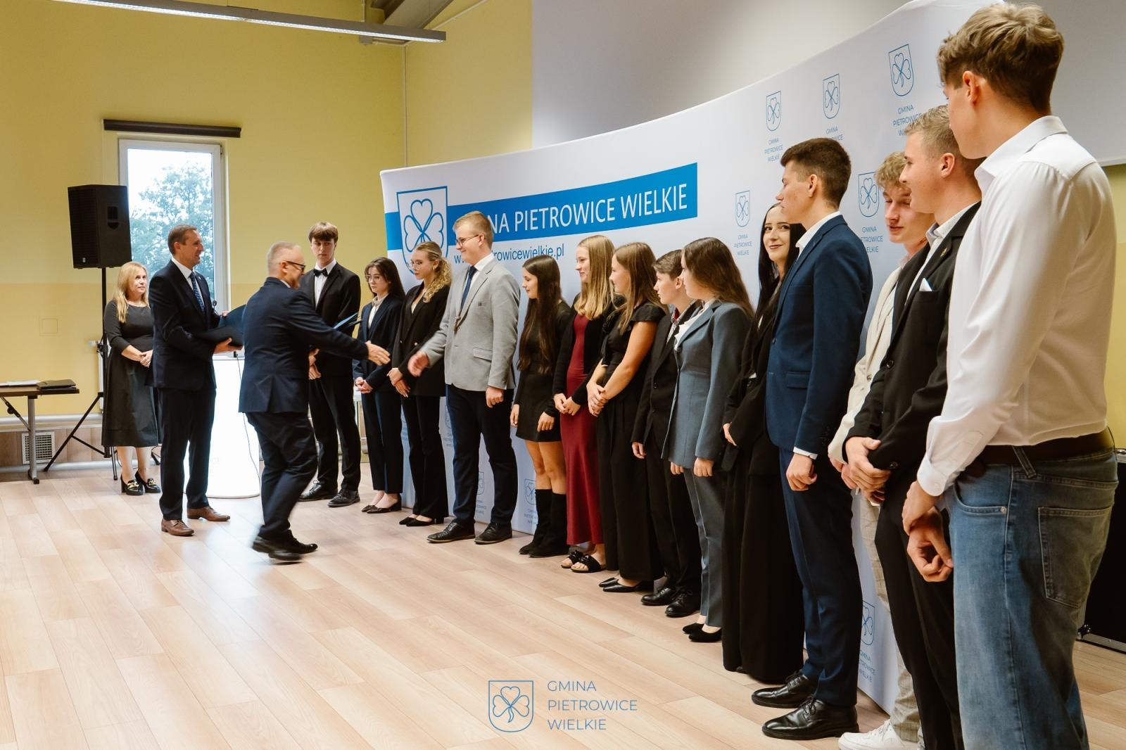 Zdjęcie w galerii na portalu naszraciborz.pl: Najlepsi z najlepszych. Nagrody Wójta Gminy Pietrowice Wielkie dla uczniów i sportowców [FOTO wiadomości z regionu