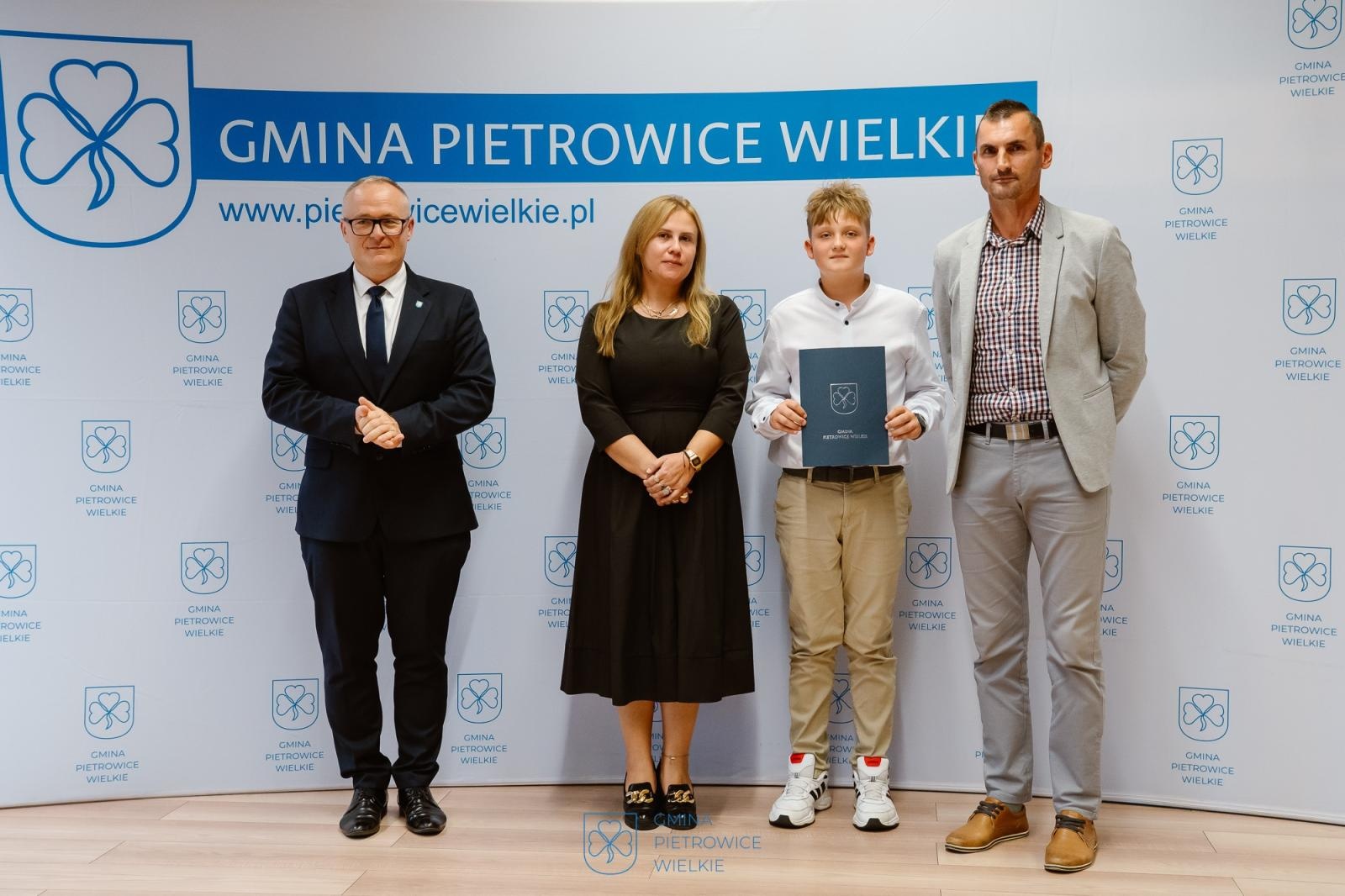 Zdjęcie w galerii na portalu naszraciborz.pl: Najlepsi z najlepszych. Nagrody Wójta Gminy Pietrowice Wielkie dla uczniów i sportowców [FOTO wiadomości z regionu
