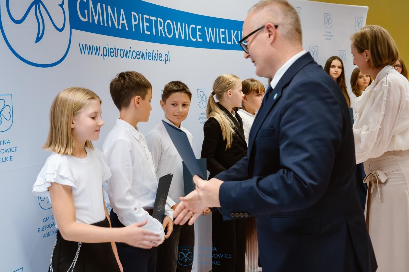 Zdjęcie w galerii na portalu naszraciborz.pl: Najlepsi z najlepszych. Nagrody Wójta Gminy Pietrowice Wielkie dla uczniów i sportowców [FOTO wiadomości z regionu