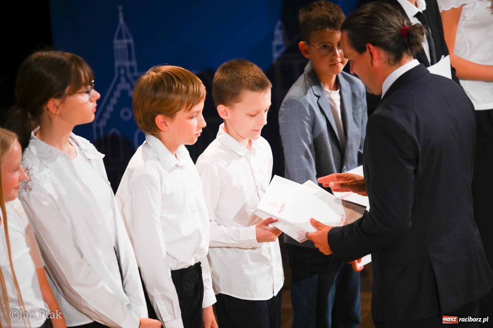 Zdjęcie w galerii na portalu naszraciborz.pl: Raciborscy stypendyści uhonorowani w Raciborskim Centrum Kultury wiadomości z regionu