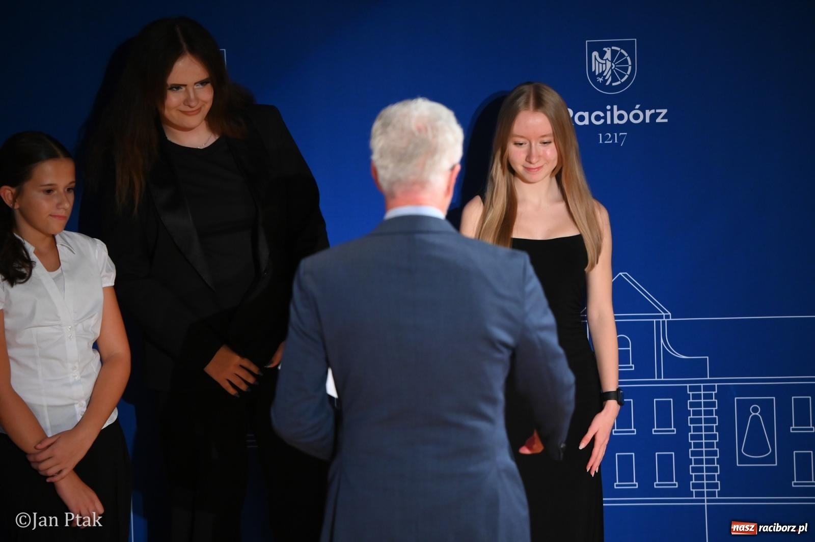 Zdjęcie w galerii na portalu naszraciborz.pl: Raciborscy stypendyści uhonorowani w Raciborskim Centrum Kultury wiadomości z regionu