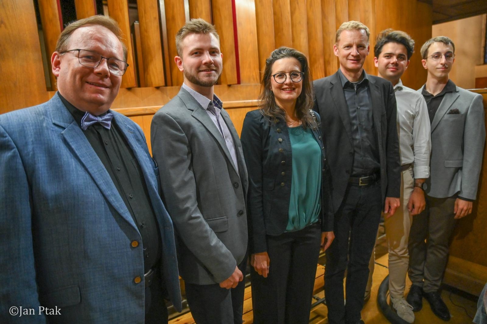 Zdjęcie w galerii na portalu naszraciborz.pl: Muzyka rodząca się na żywo. Thomas Lennartz wystąpił podczas Dni Muzyki Organowej i Kameralnej wiadomości z regionu