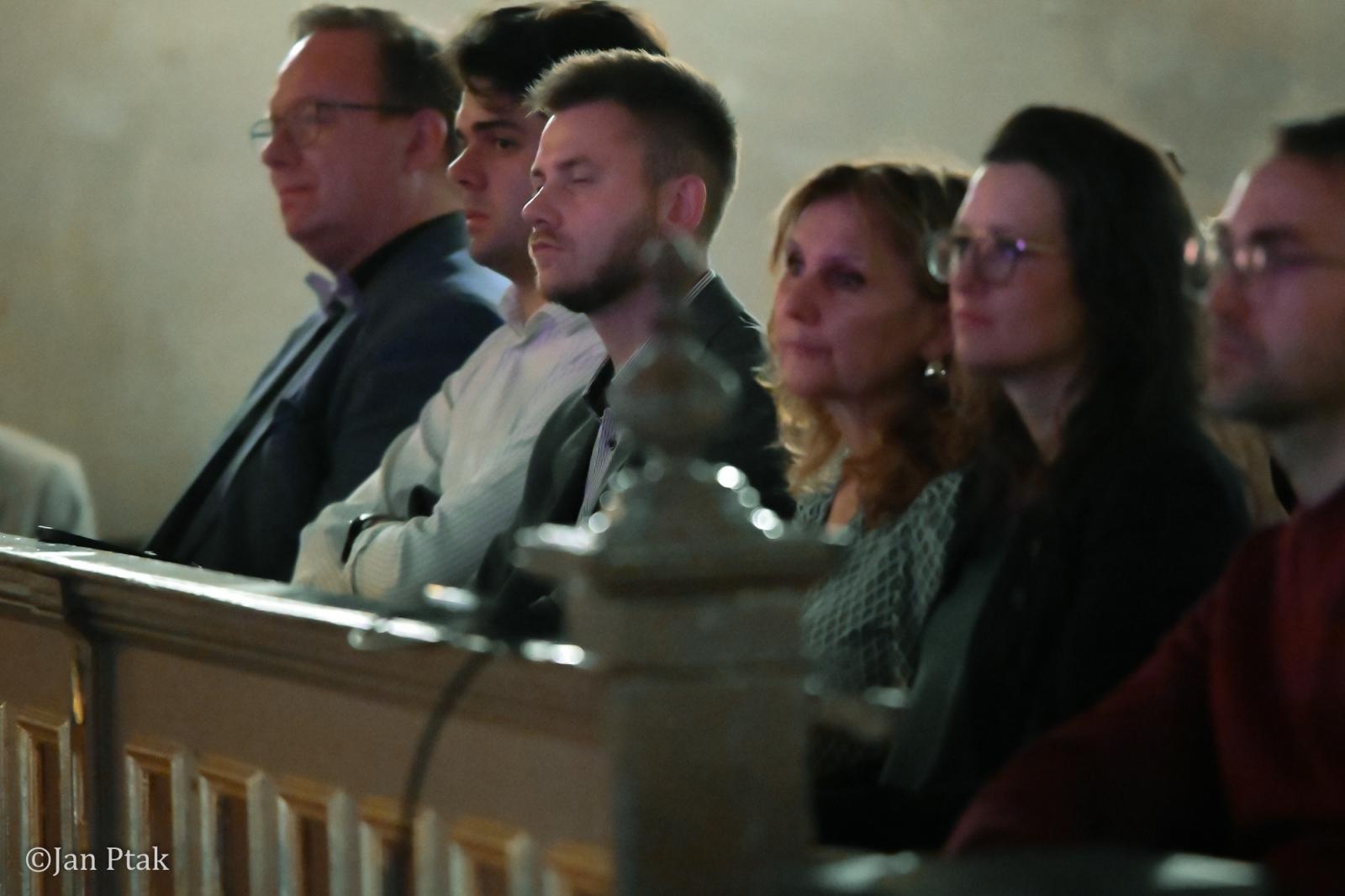 Zdjęcie w galerii na portalu naszraciborz.pl: Muzyka rodząca się na żywo. Thomas Lennartz wystąpił podczas Dni Muzyki Organowej i Kameralnej wiadomości z regionu