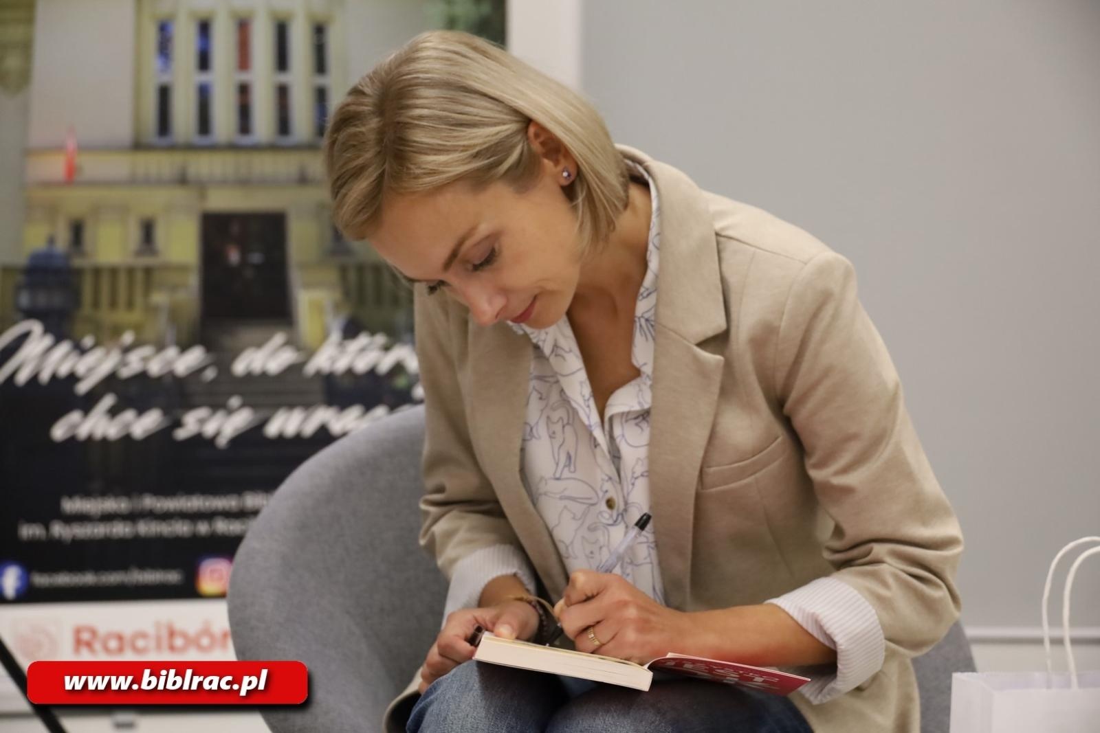 Zdjęcie w galerii na portalu naszraciborz.pl: Wszystko jest OK – spotkanie z Magdaleną Matraszek wiadomości z regionu
