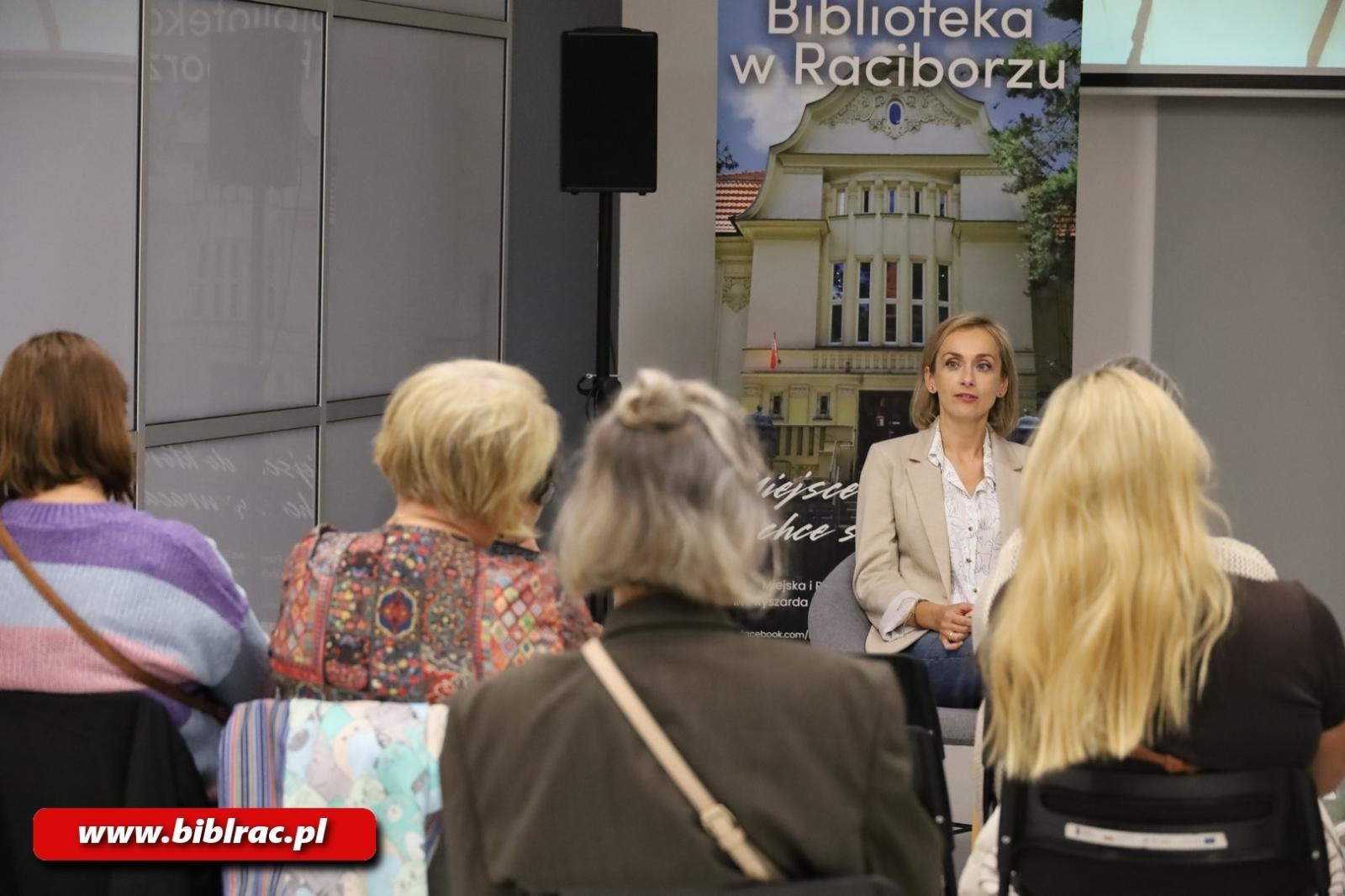 Zdjęcie w galerii na portalu naszraciborz.pl: Wszystko jest OK – spotkanie z Magdaleną Matraszek wiadomości z regionu