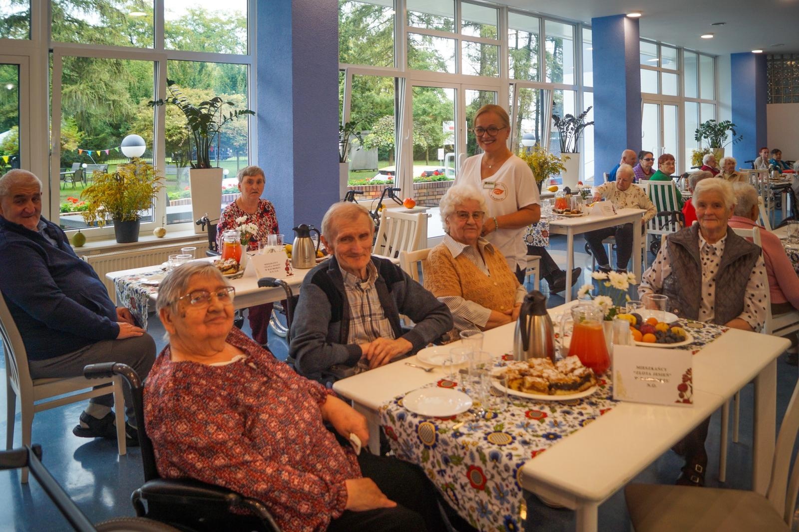 Zdjęcie w galerii na portalu naszraciborz.pl: Piknik Integracyjny w DPS Złota Jesień w Raciborzu [FOTO] wiadomości z regionu
