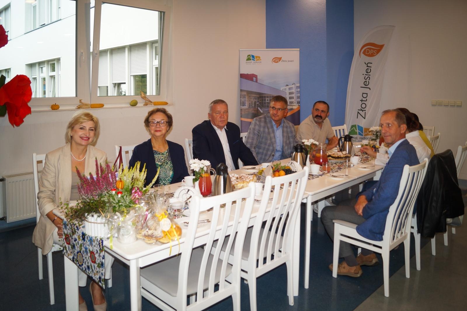 Zdjęcie w galerii na portalu naszraciborz.pl: Piknik Integracyjny w DPS Złota Jesień w Raciborzu [FOTO] wiadomości z regionu