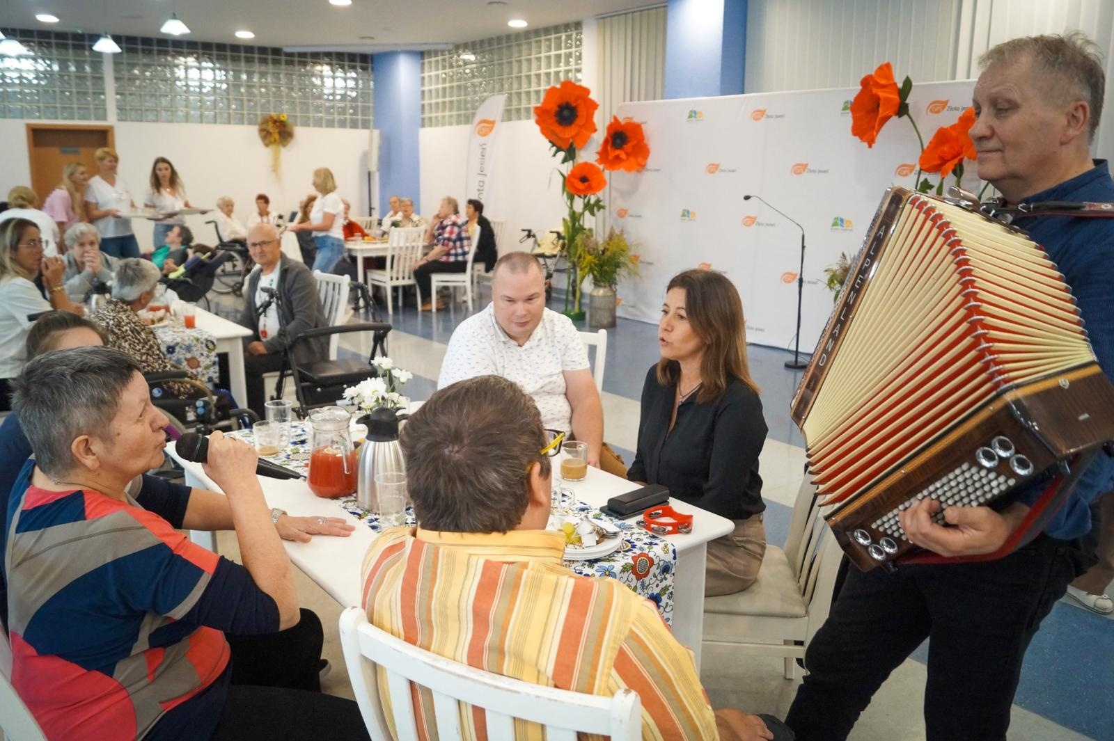 Zdjęcie w galerii na portalu naszraciborz.pl: Piknik Integracyjny w DPS Złota Jesień w Raciborzu [FOTO] wiadomości z regionu