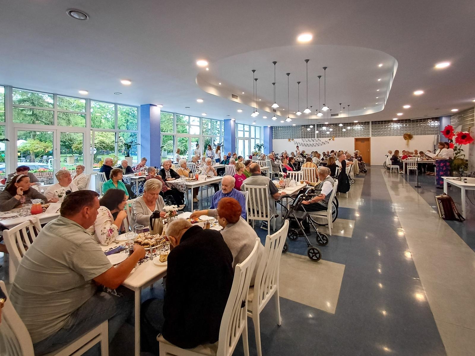 Zdjęcie w galerii na portalu naszraciborz.pl: Piknik Integracyjny w DPS Złota Jesień w Raciborzu [FOTO] wiadomości z regionu
