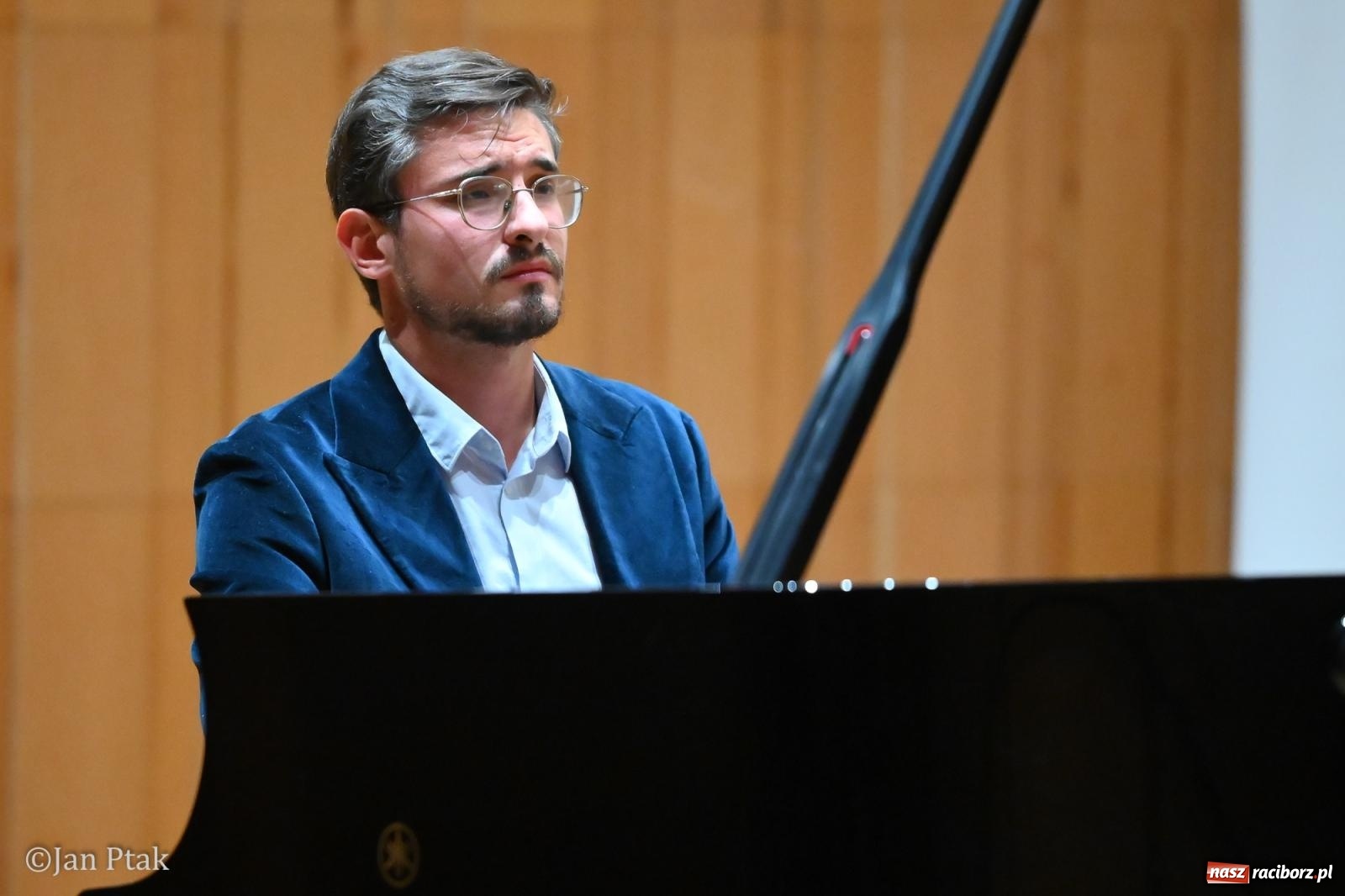 Zdjęcie w galerii na portalu naszraciborz.pl: Luca Faldelli zagrał recital fortepianowy w Raciborzu wiadomości z regionu