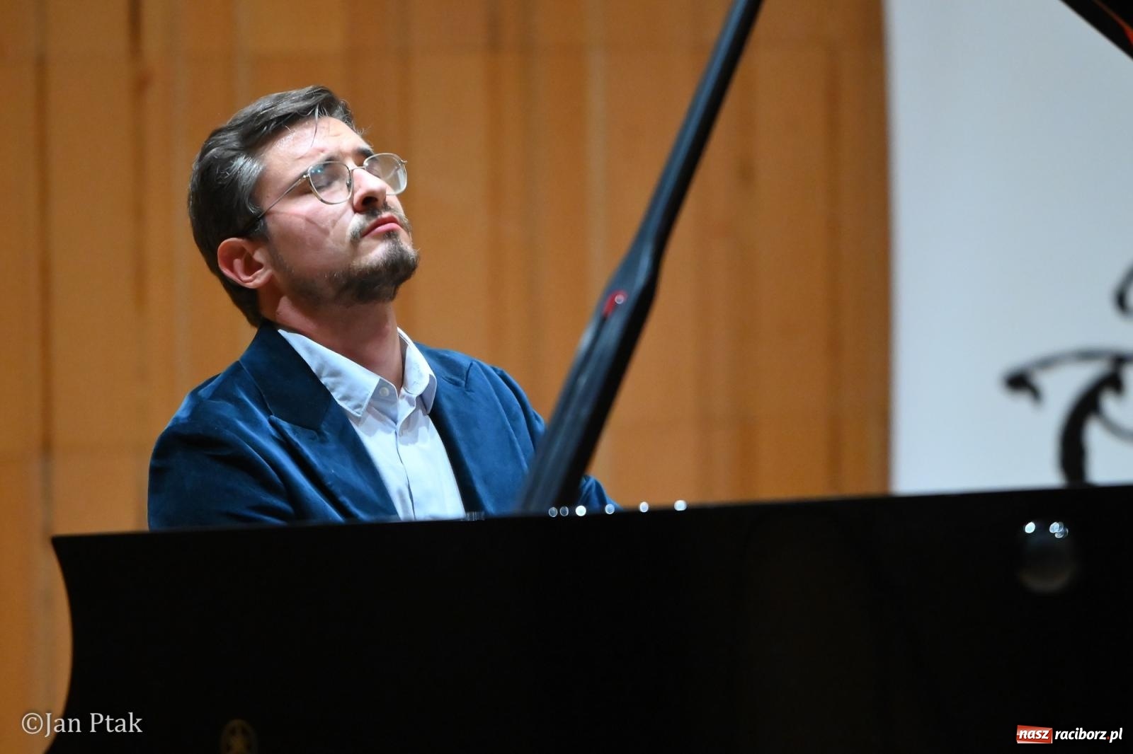 Zdjęcie w galerii na portalu naszraciborz.pl: Luca Faldelli zagrał recital fortepianowy w Raciborzu wiadomości z regionu
