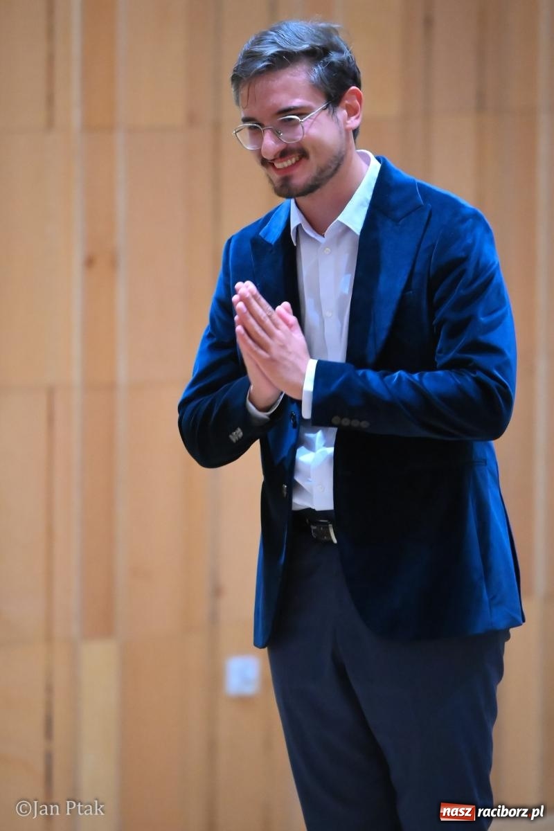 Zdjęcie w galerii na portalu naszraciborz.pl: Luca Faldelli zagrał recital fortepianowy w Raciborzu wiadomości z regionu