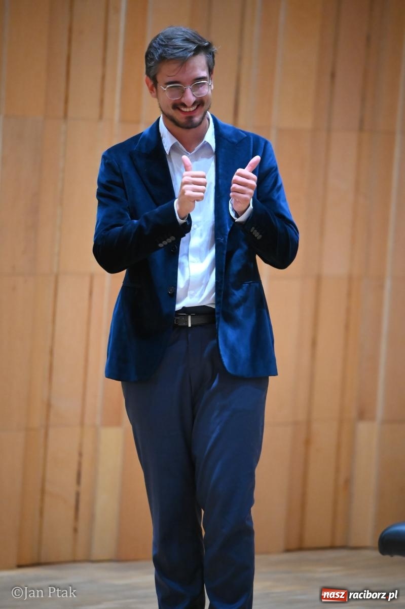 Zdjęcie w galerii na portalu naszraciborz.pl: Luca Faldelli zagrał recital fortepianowy w Raciborzu wiadomości z regionu